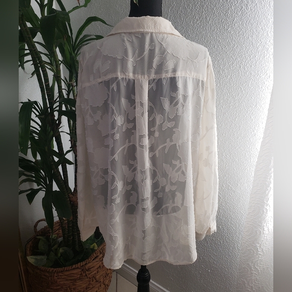 Torrid Cream Floral Blouse Size 3 - Picture 3 of 9
